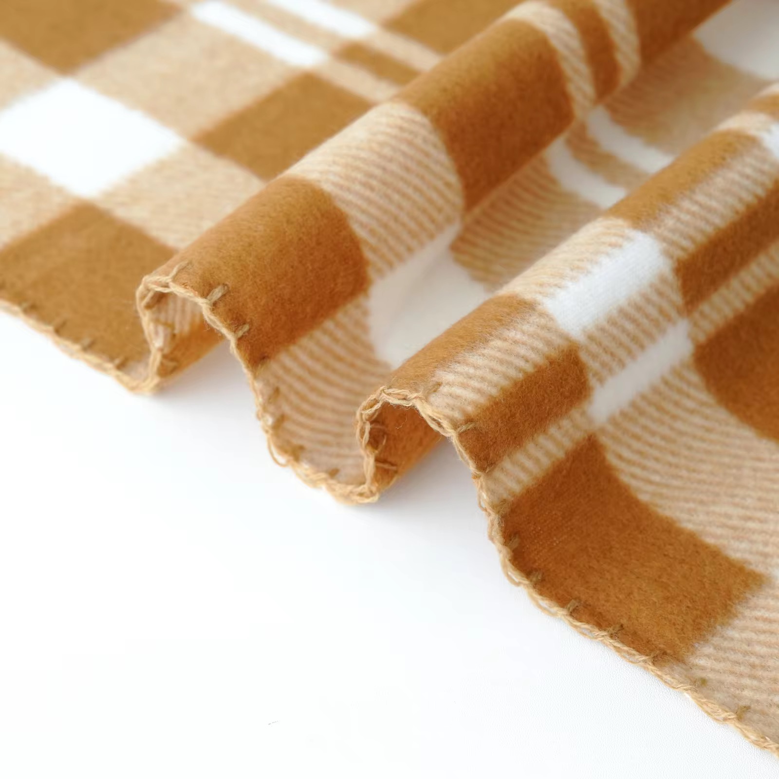 Customized Luxury Polyester Portable Checkered Plaid Double Sided Polar Fleece Blanket Lightweight Comfortable Throw Blanket