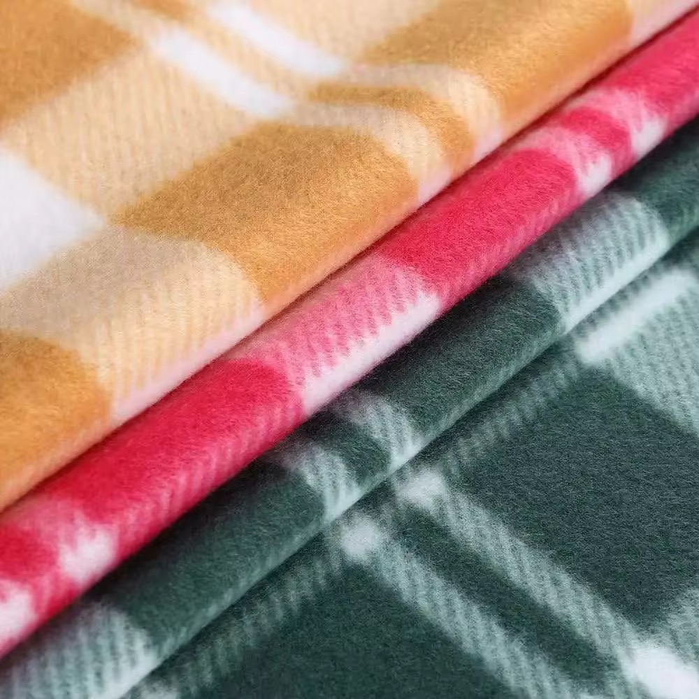 Customized Luxury Polyester Portable Checkered Plaid Double Sided Polar Fleece Blanket Lightweight Comfortable Throw Blanket