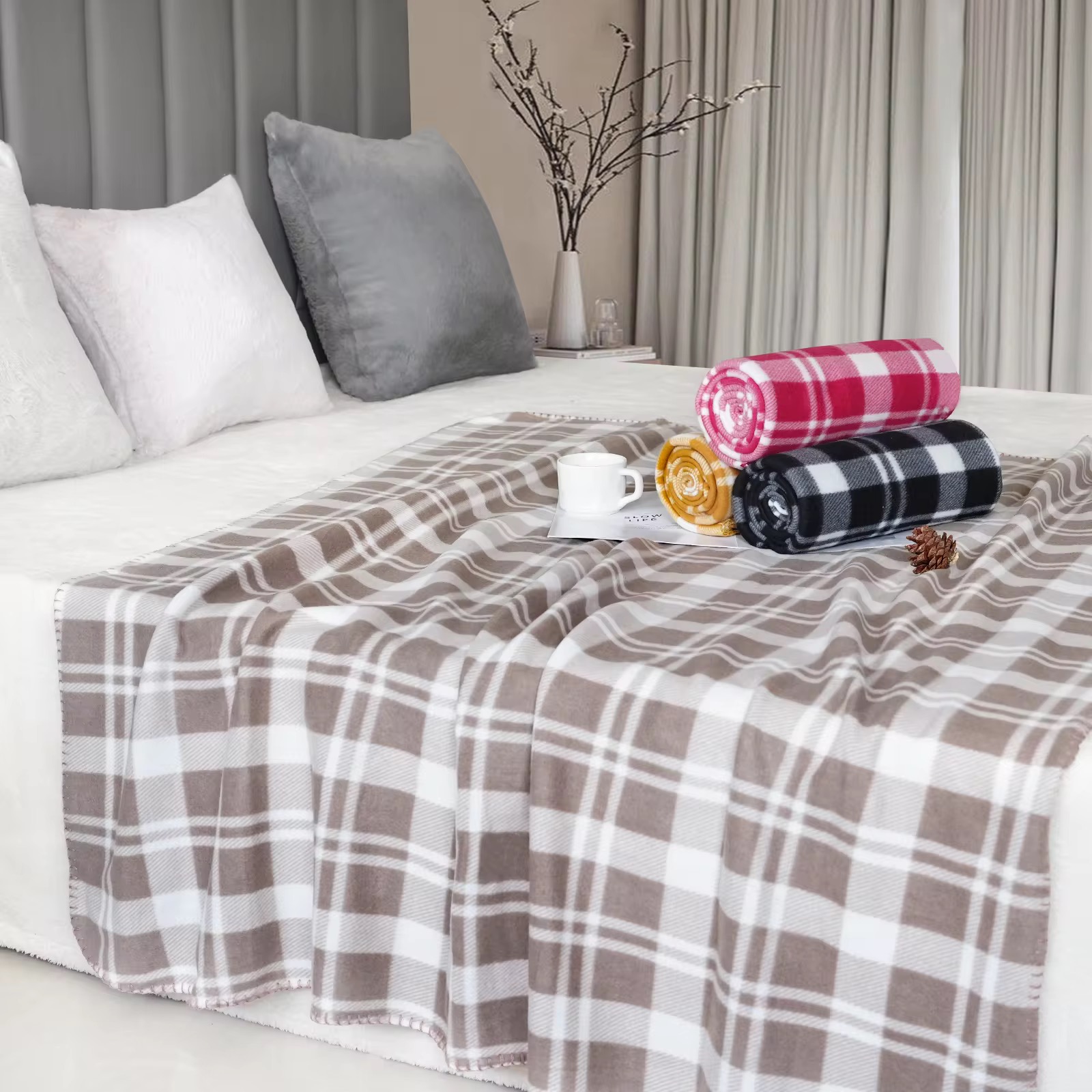 Customized Luxury Polyester Portable Checkered Plaid Double Sided Polar Fleece Blanket Lightweight Comfortable Throw Blanket
